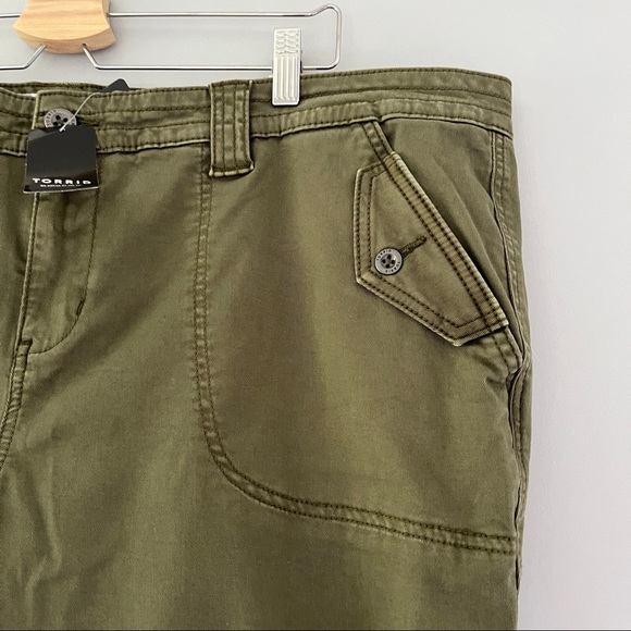 NWT Torrid Military Crop Pants Olive Green Size 24 - Picture 3 of 9